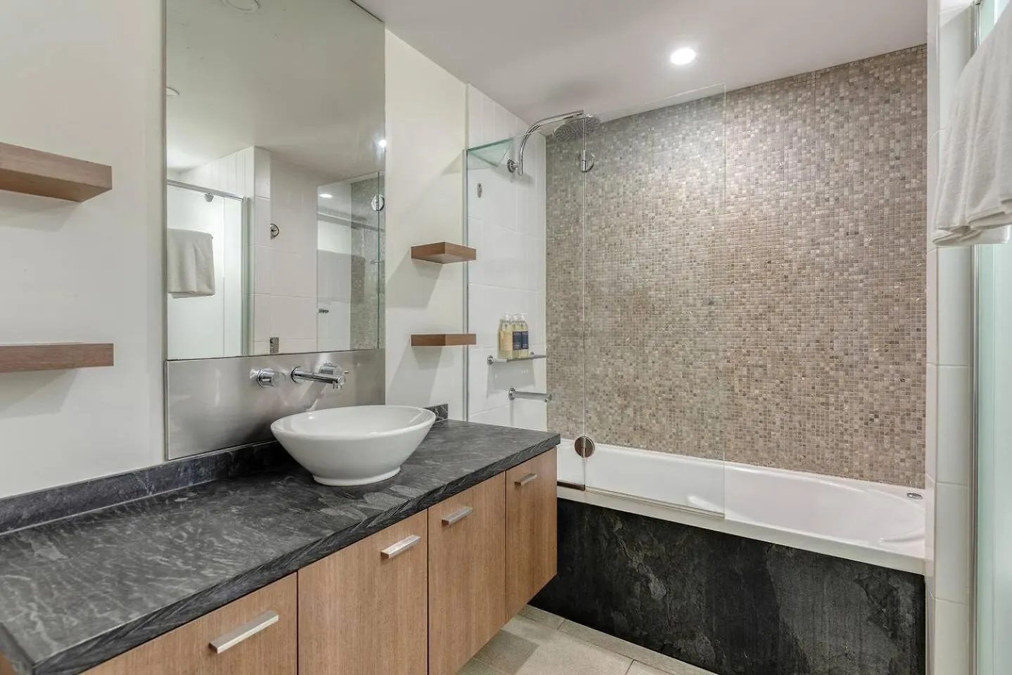 דירה פאלם קוב 'Hibiscus Haven' Resort-Style Chic By The Beach