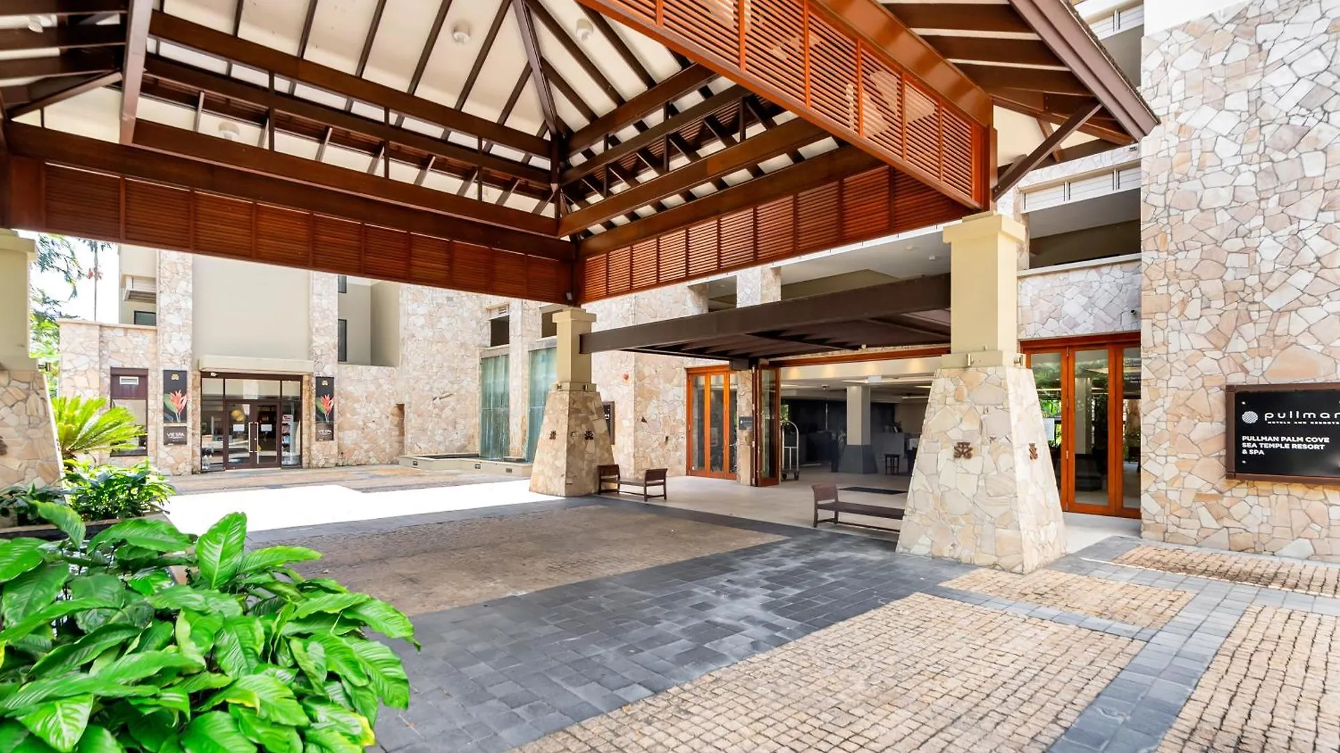 פאלם קוב 'Hibiscus Haven' Resort-Style Chic By The Beach